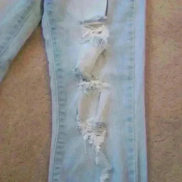 CELLO DISTRESSED/FRAYED HEM JEANS SIZE 5 (JUNIORS) - Picture 4 of 16